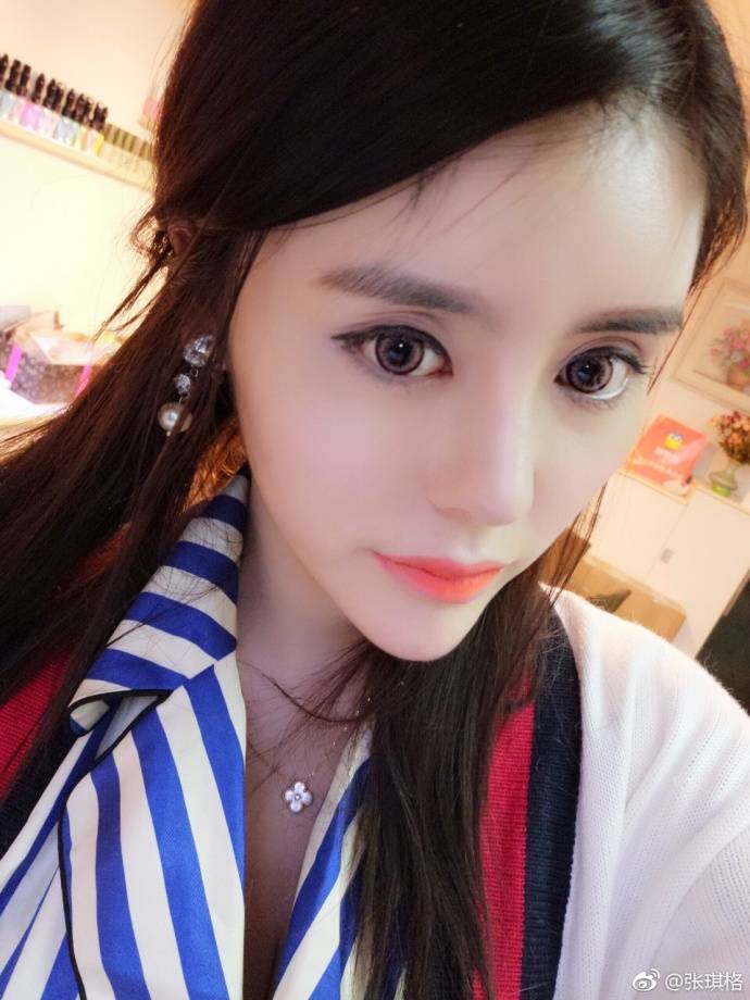 斗鱼七哥张琪格大尺度豪乳美腿波涛胸涌诱惑-23