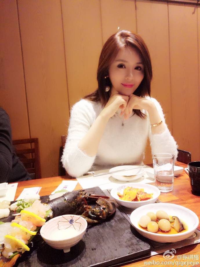 斗鱼七哥张琪格大尺度豪乳美腿波涛胸涌诱惑-32