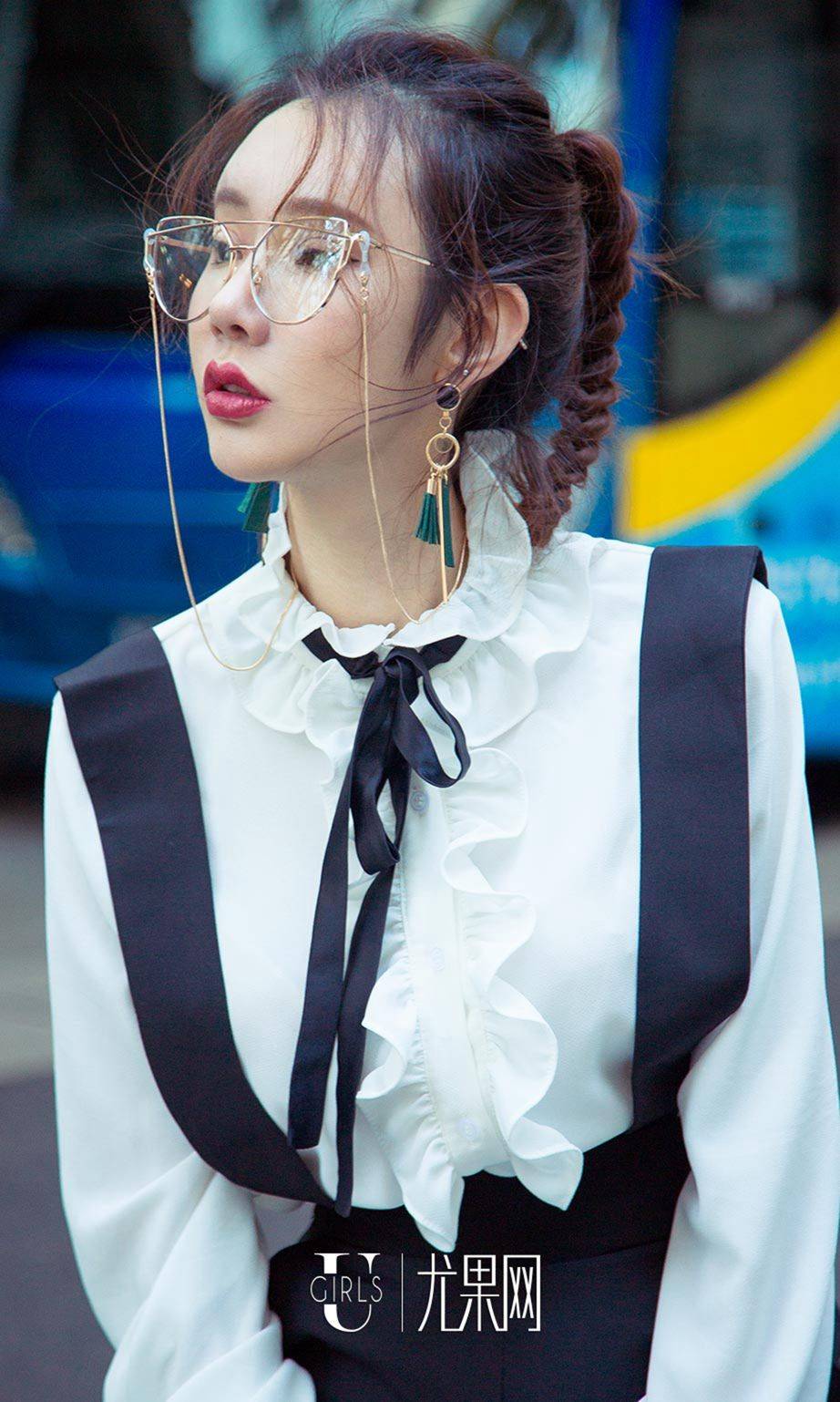 尤果网美女模特萌琪琪高冷时尚街拍写真-2