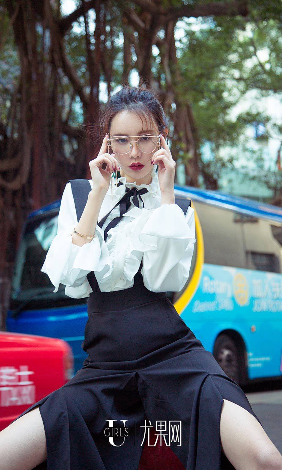 尤果网美女模特萌琪琪高冷时尚街拍写真-13