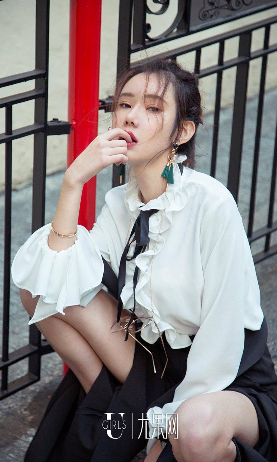 尤果网美女模特萌琪琪高冷时尚街拍写真-24