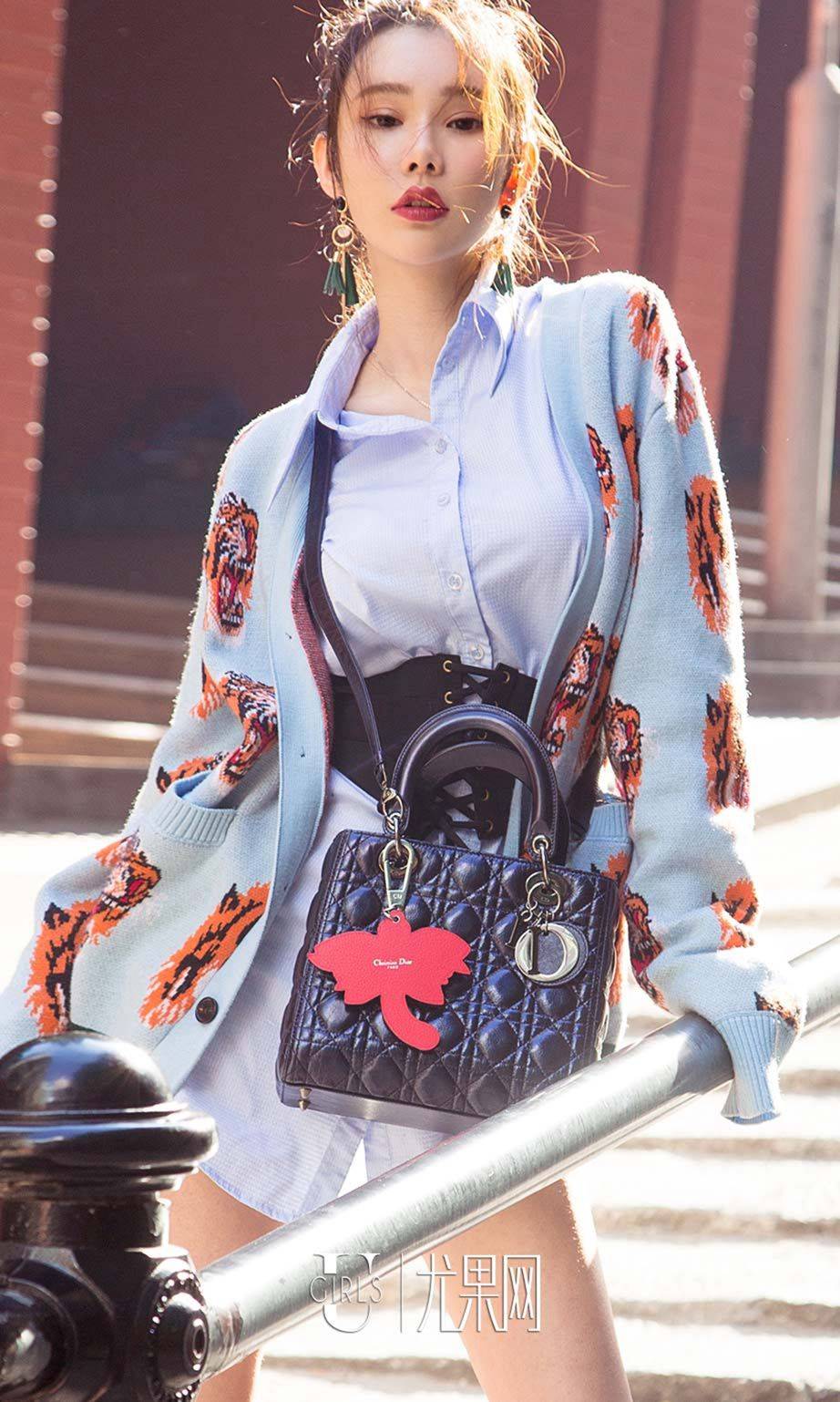 尤果网美女模特萌琪琪高冷时尚街拍写真-25