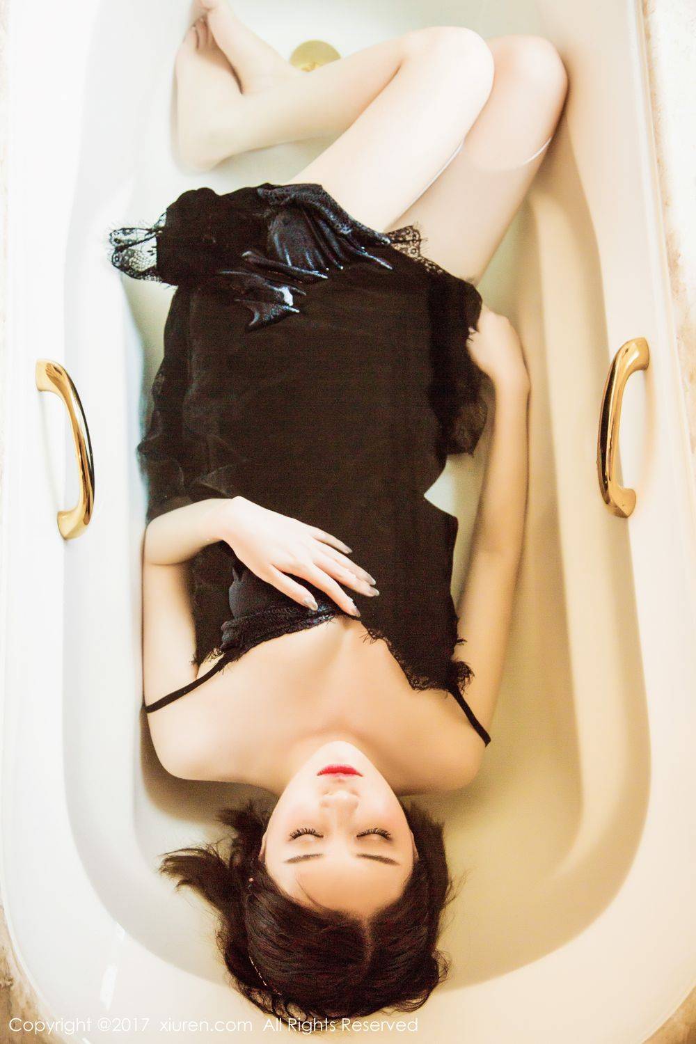 秀人网性感女神凯竹Vision沙滩浴室湿身诱惑-26