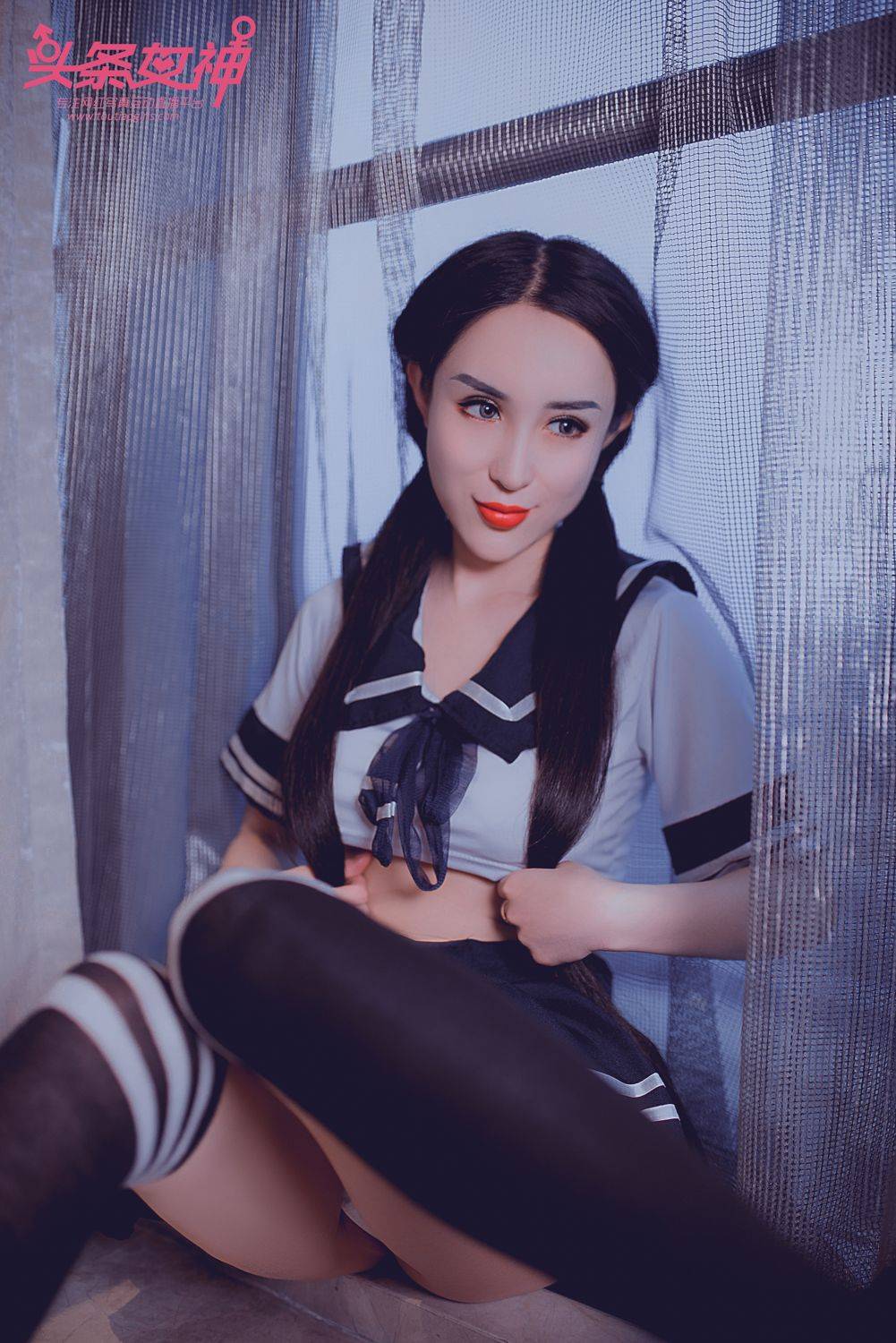 头条女神李思彤身穿校服扮学生妹黑丝美腿制服诱惑-18