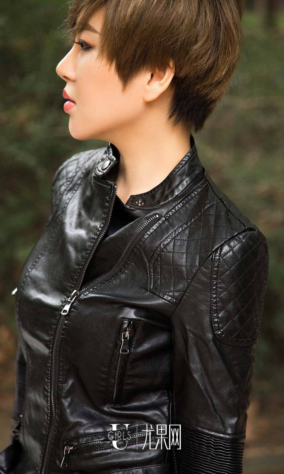 尤果网旗袍美女金卓然黑色皮衣美胸长腿冷艳套图-3