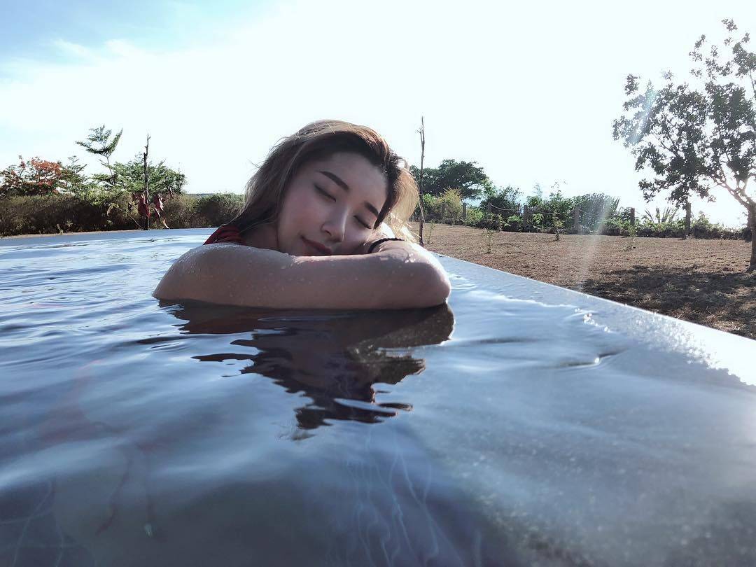 台湾美女模特萧晴Sunny姣好身材性感美胸大尺度写真-17