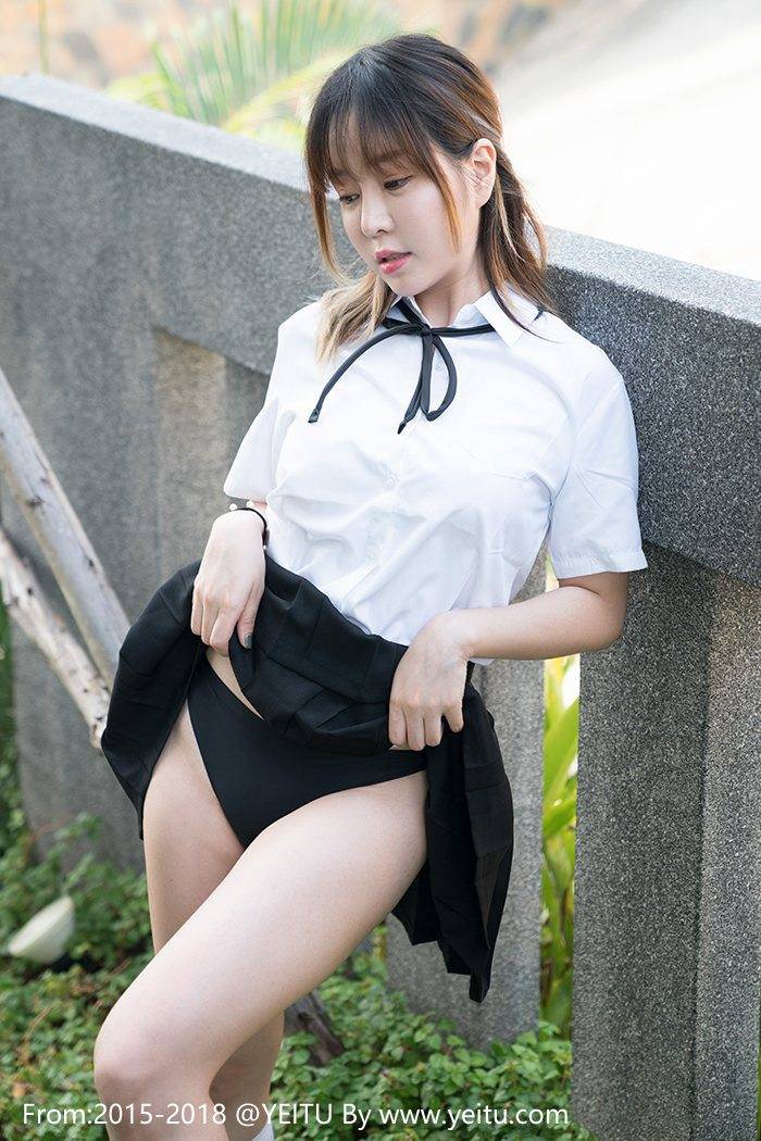 花漾Show姐妹花妮小妖王雨纯丝袜美腿大尺度制服诱惑-5