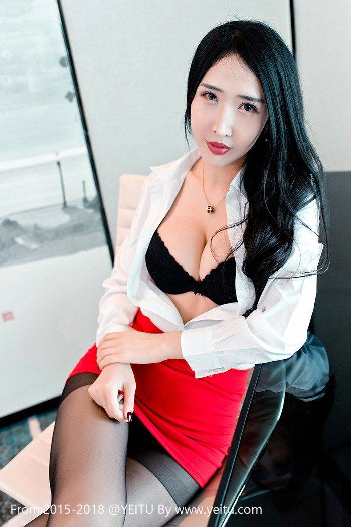 御女郎美女模特余馨妍黑丝美腿丝足诱惑演绎职场御姐-16