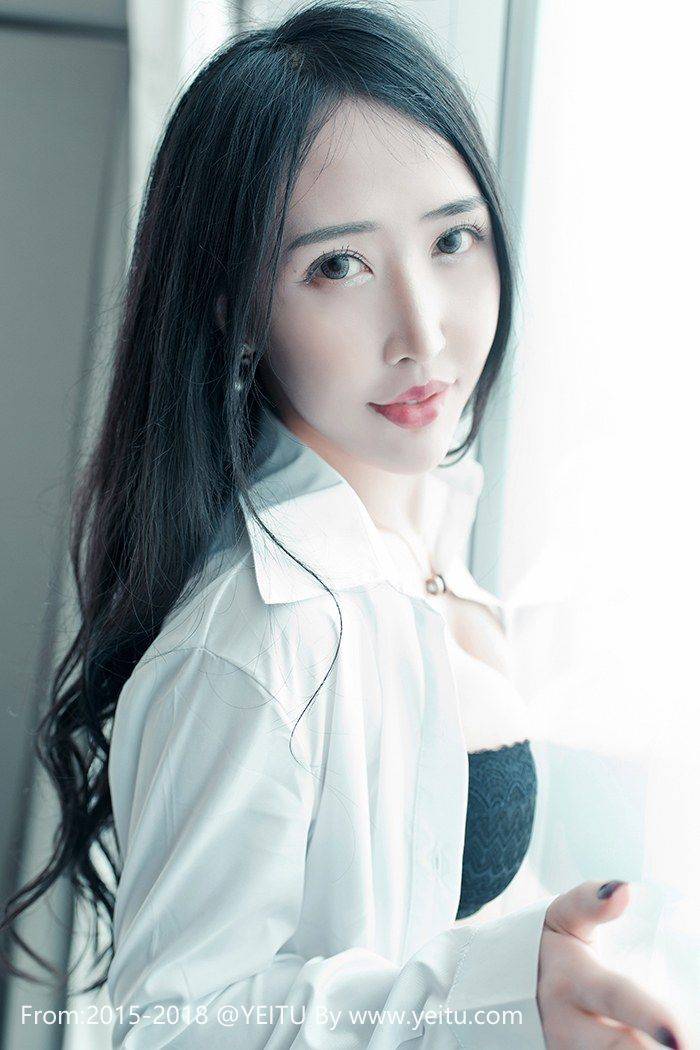 御女郎美女模特余馨妍黑丝美腿丝足诱惑演绎职场御姐-27