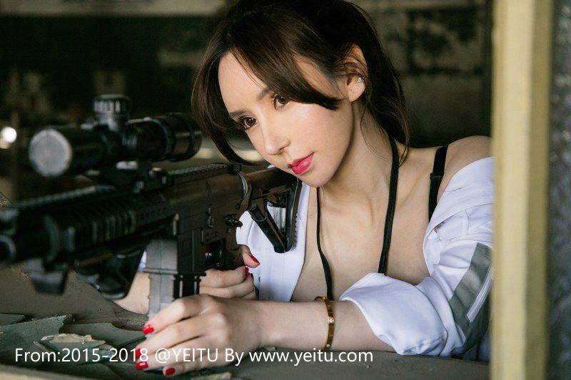 尤蜜荟性感女神周于希COS吃鸡挺拔乳胸上演御姐诱惑-48