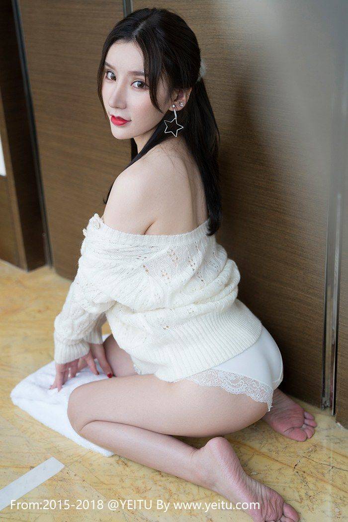 花漾show女神周于希丝袜美腿蕾丝翘臀大尺度真空写真-32