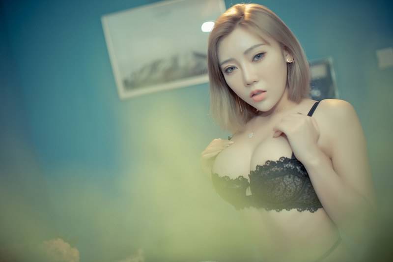 性感火辣姐妹花嫩模半透明蕾丝内衣诱惑显翘臀美腿-25