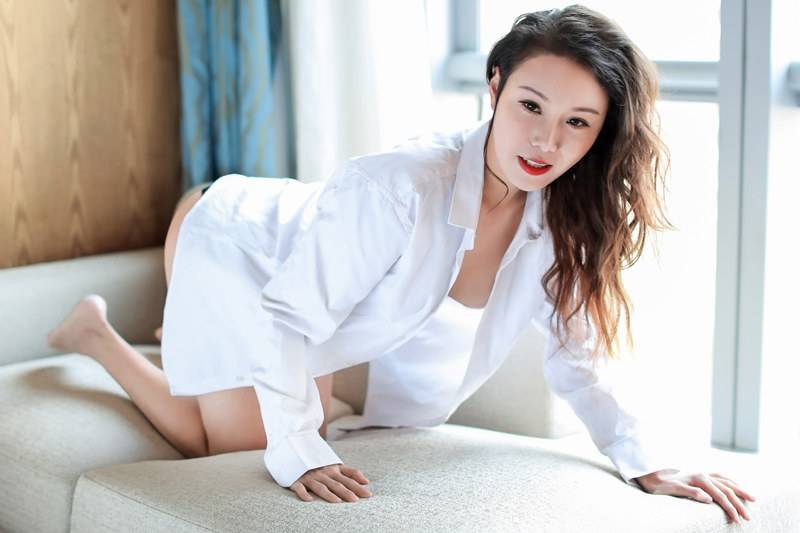 爱蜜社美女模特王沫儿SaSa白衬衫抹胸系列高耸美胸写真-29