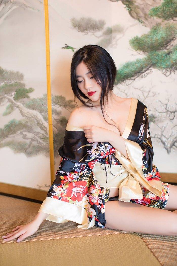 爱蜜社宅男女神许诺Sabrina身着和服湿身诱惑北海道旅拍-26