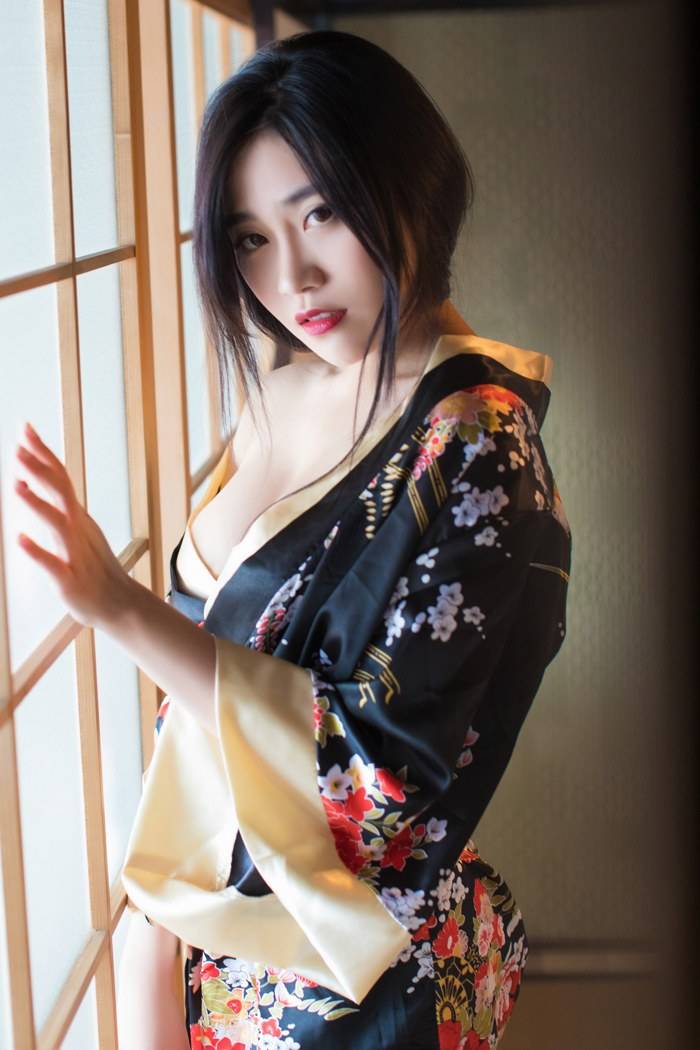 爱蜜社宅男女神许诺Sabrina身着和服湿身诱惑北海道旅拍-31