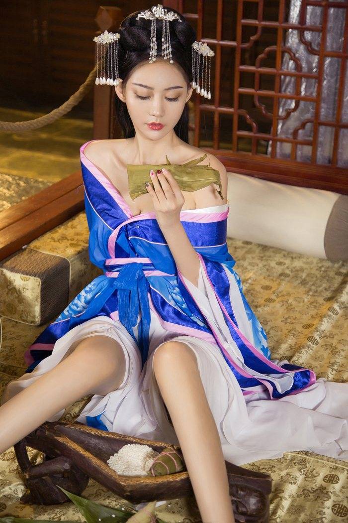 夏日献礼尤果网众美女模特室内户外美胸翘臀长腿福利-44