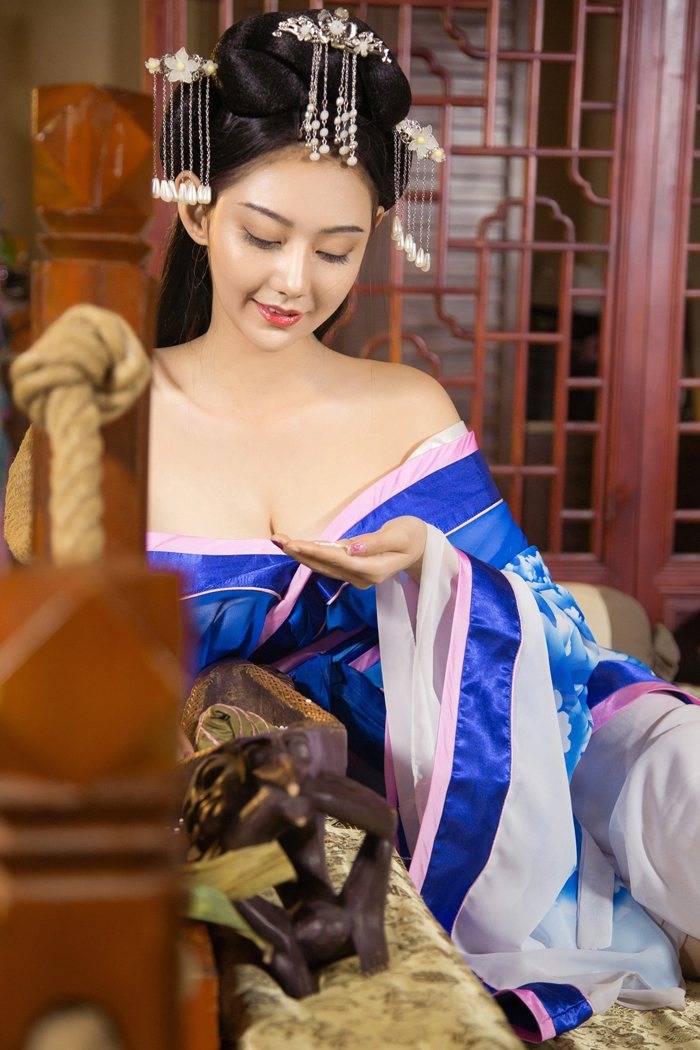 夏日献礼尤果网众美女模特室内户外美胸翘臀长腿福利-45