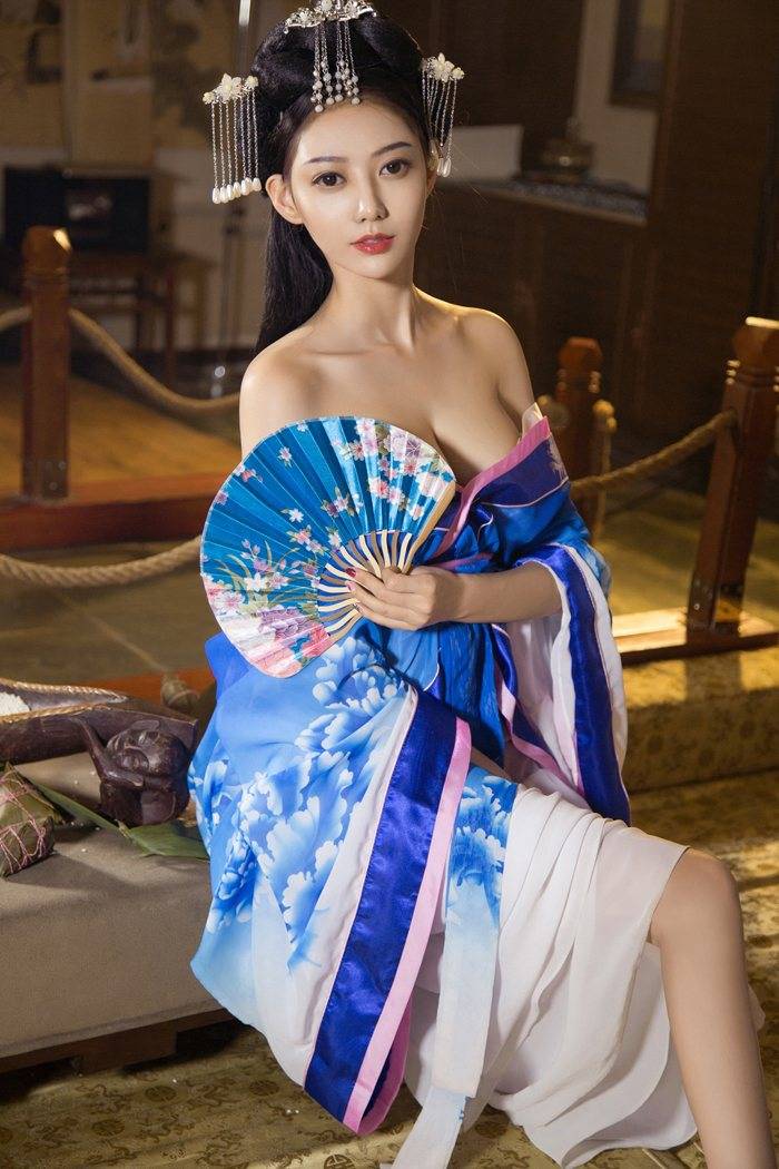 夏日献礼尤果网众美女模特室内户外美胸翘臀长腿福利-43