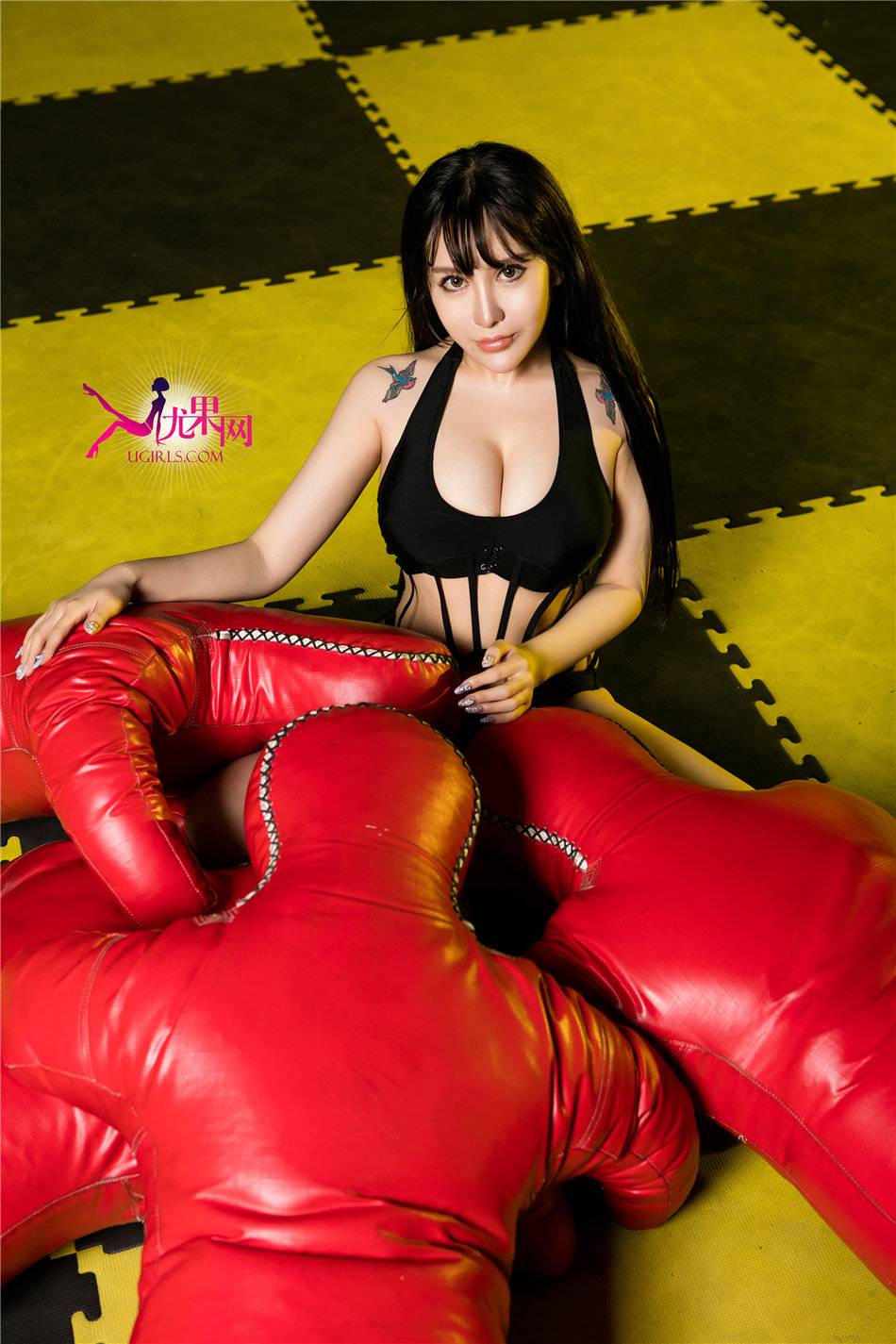 尤果网极品美女杨佩化身拳击女郎更衣室喷血诱惑写真-29