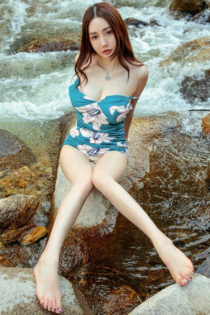 尤果网美女模特王翊涵WY三色长裙美胸翘臀户外诱惑写真-29