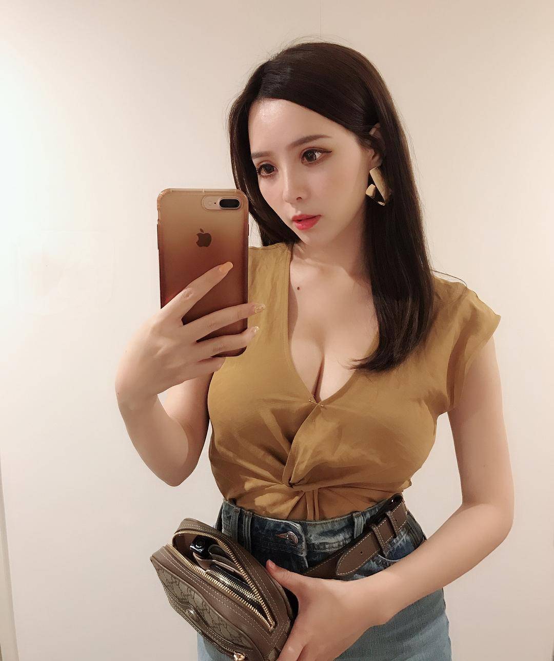 台湾性感美女赖培培比基尼波涛胸涌白嫩巨乳冷艳写真-4