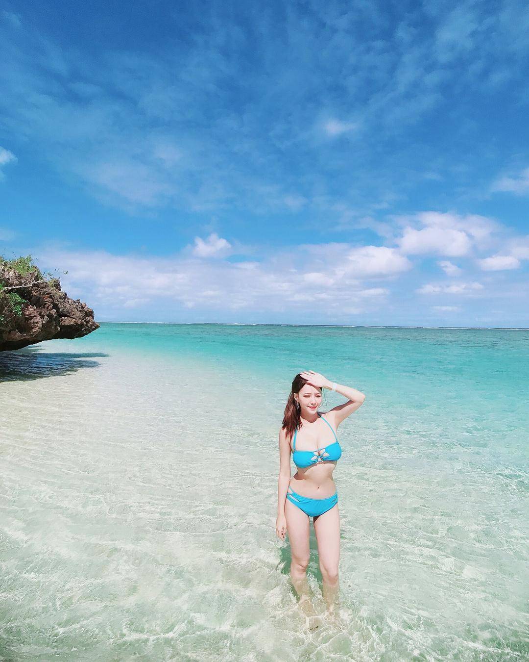 台湾性感美女赖培培比基尼波涛胸涌白嫩巨乳冷艳写真-23