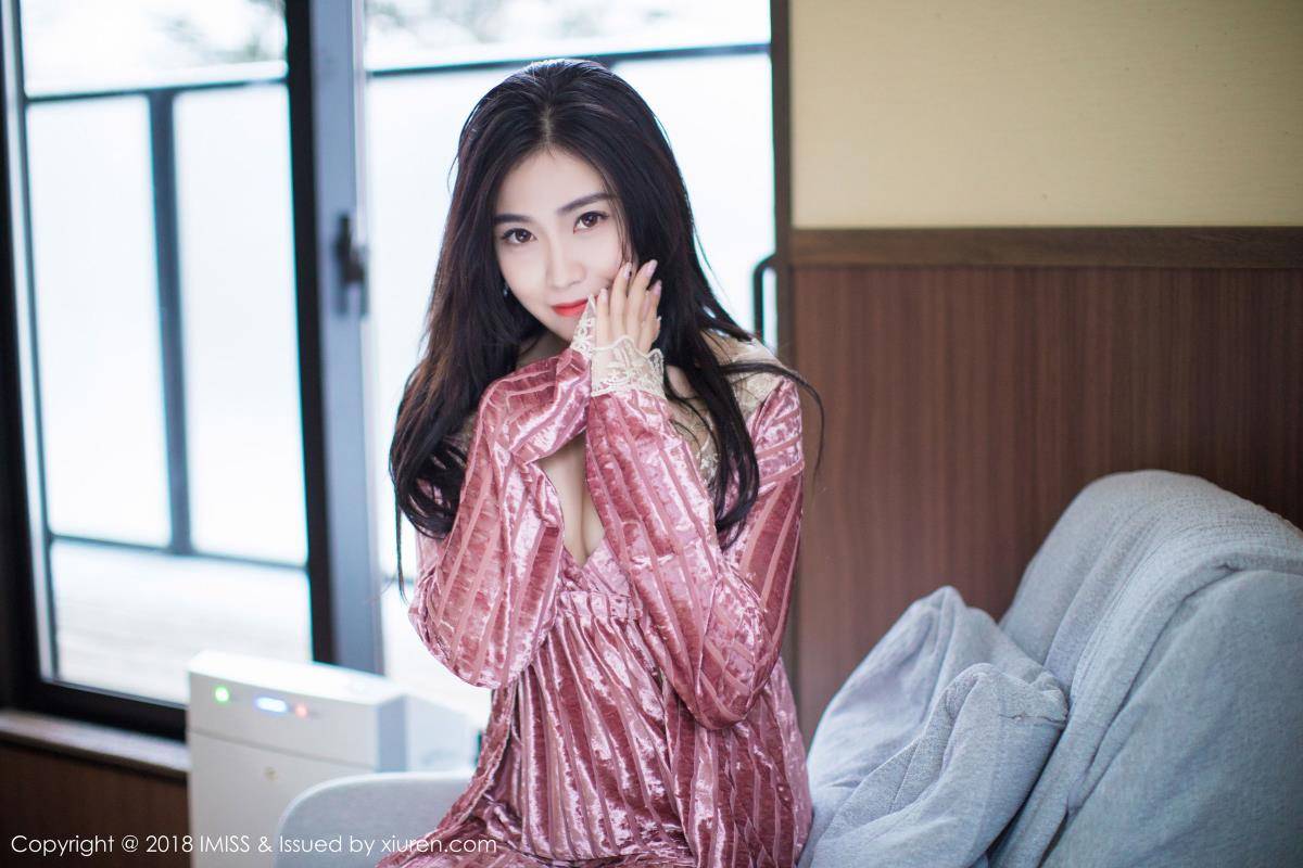 爱蜜社性感女神许诺Sabrina凝玉美胸丝袜美腿北海道旅拍-34