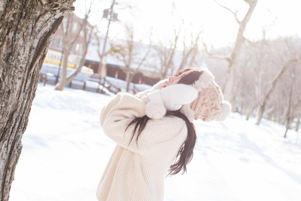 爱蜜社性感女神许诺Sabrina凝玉美胸丝袜美腿北海道旅拍-38