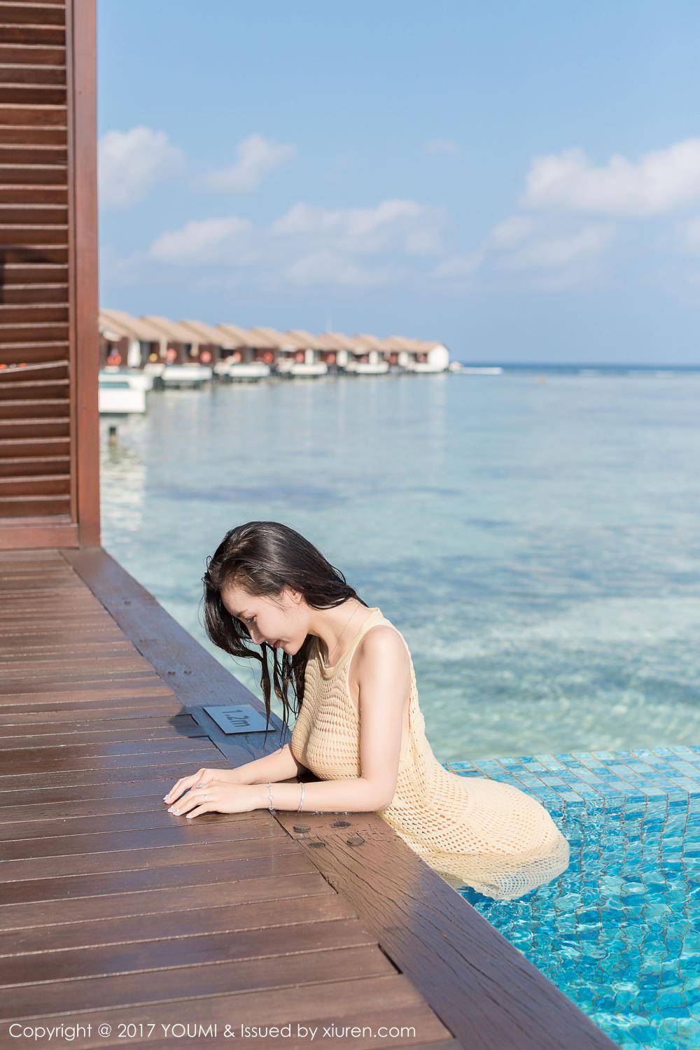 尤蜜荟性感女神Yumi尤美镂空针织裙马尔代夫户外旅拍-19