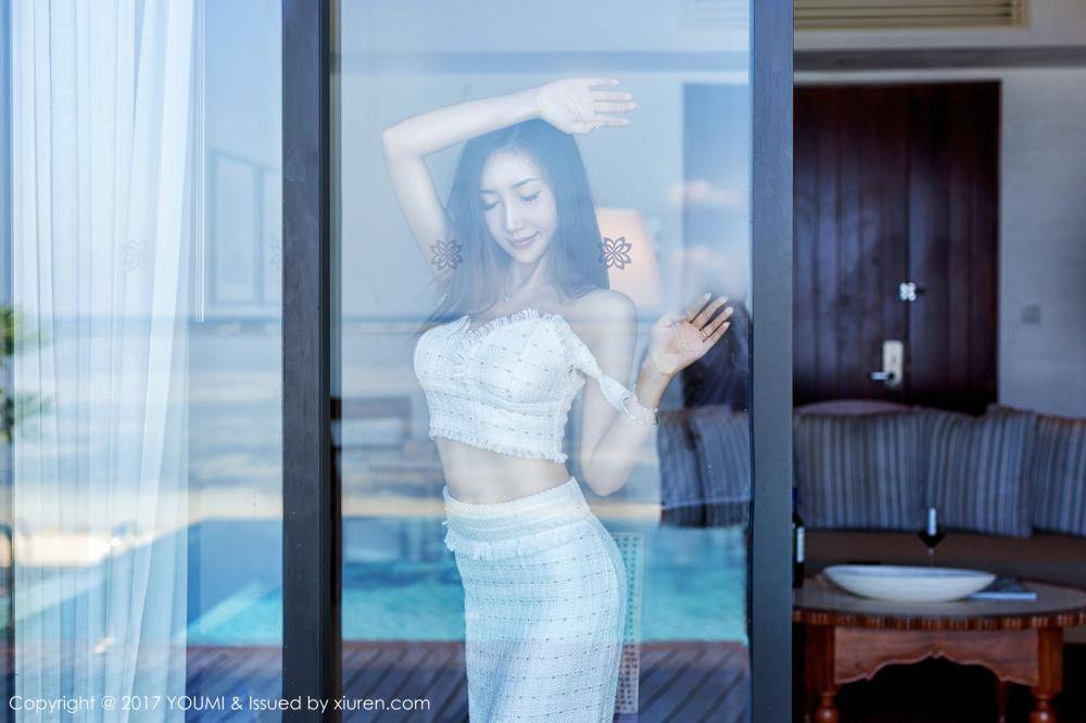 尤蜜荟性感女神Yumi尤美镂空针织裙马尔代夫户外旅拍-37