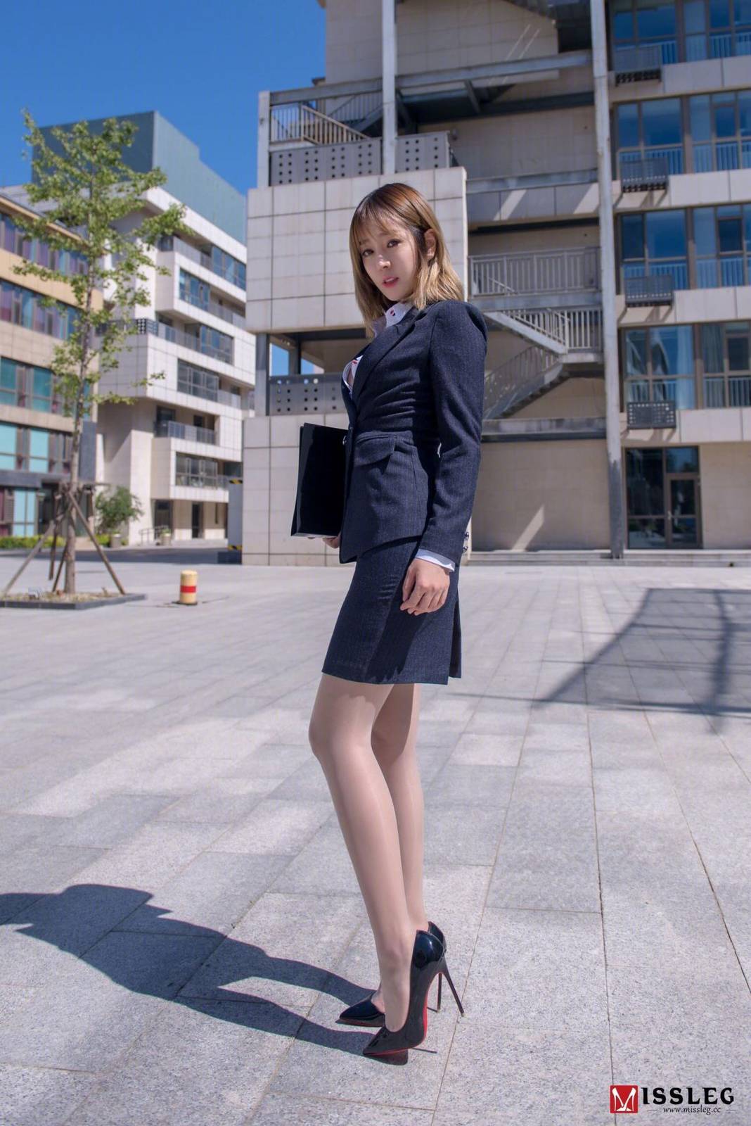MISSLEG蜜丝美女模特王雨纯职场OL丝袜美腿制服诱惑套图