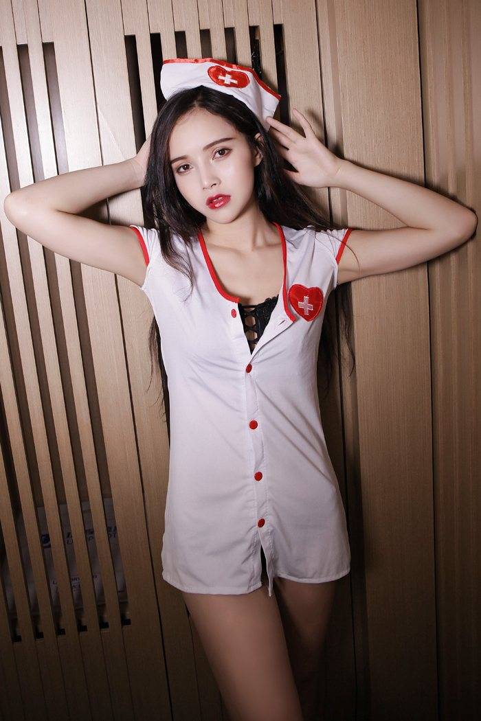 秀人网新人嫩模小羽护士装黑丝美腿制服诱惑首套写真-7