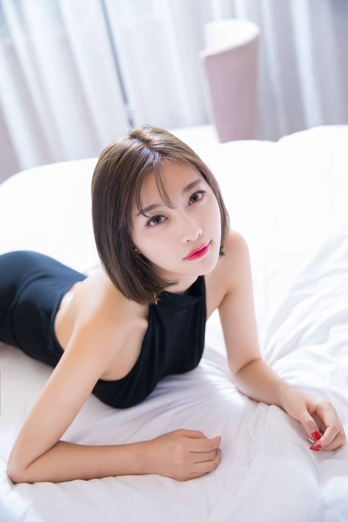 秀人网极品美女杨晨晨sugar白色吊裙肌肤如雪美胸翘臀套图-24