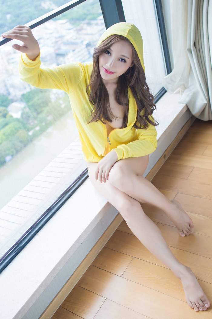 爱蜜社美女模特莎莎Sasa白皙美胸内衣诱惑前凸后翘性感写真