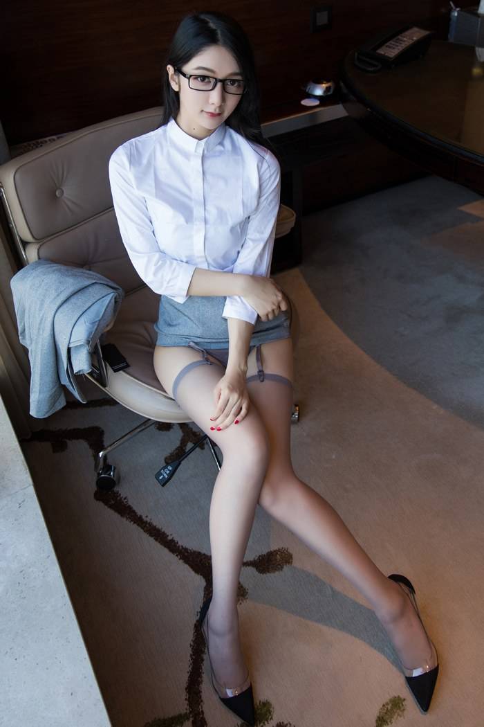 秀人网宅男女神Angela小热巴职场OL蕾丝吊袜极致诱惑写真-23