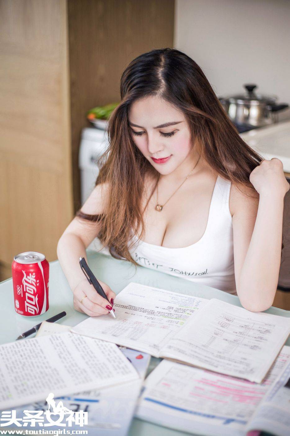 头条女神混血美女模特崔爱熙白皙爆乳内衣诱惑私房写真-2