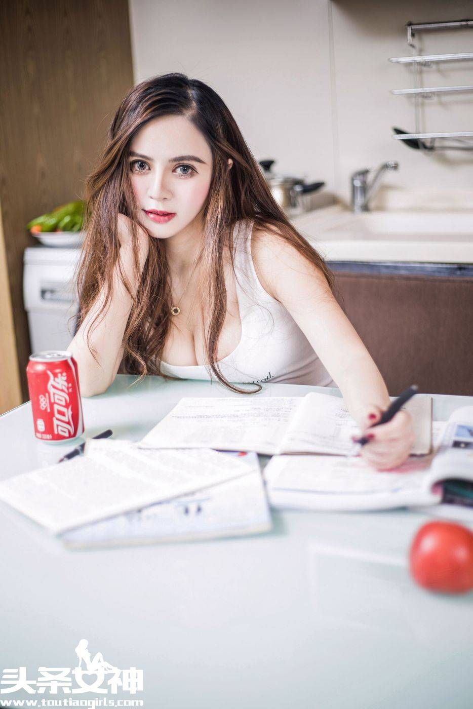 头条女神混血美女模特崔爱熙白皙爆乳内衣诱惑私房写真