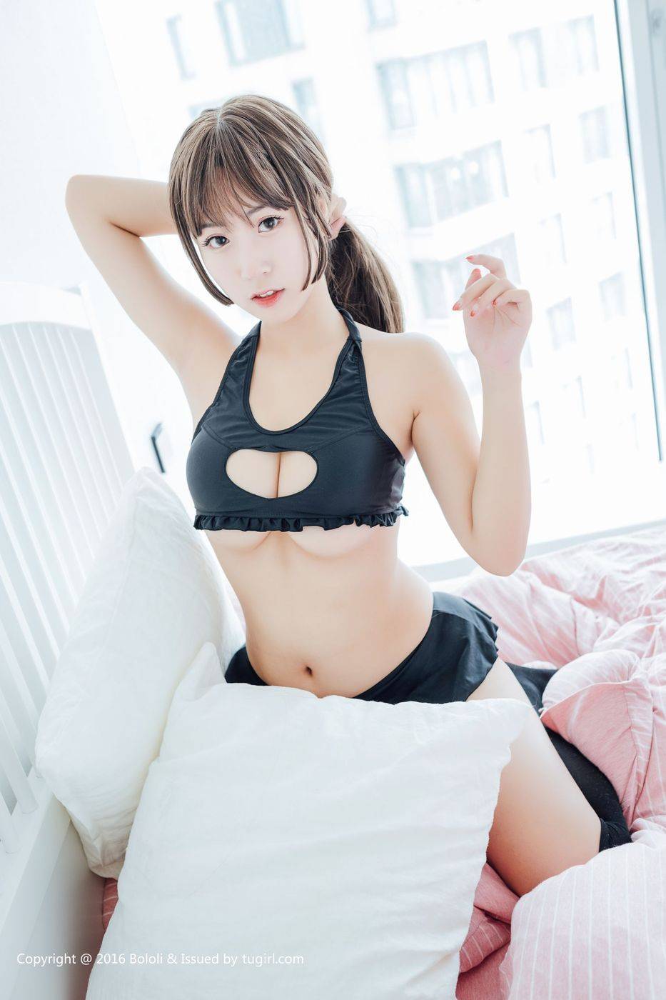 波萝社美女主播猫九酱开胸背心黑丝美腿童颜巨乳性感写真-22