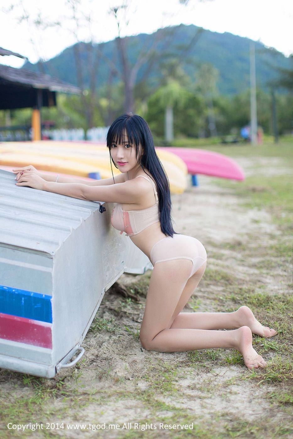 尤蜜荟/推女神宅男女神杨上萱女警司制服诱惑傲人沙巴旅拍-25