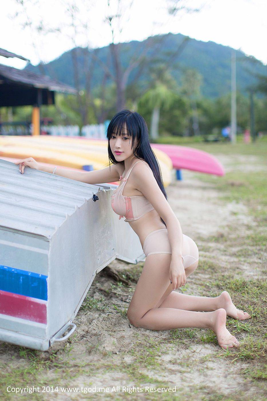 尤蜜荟/推女神宅男女神杨上萱女警司制服诱惑傲人沙巴旅拍-26