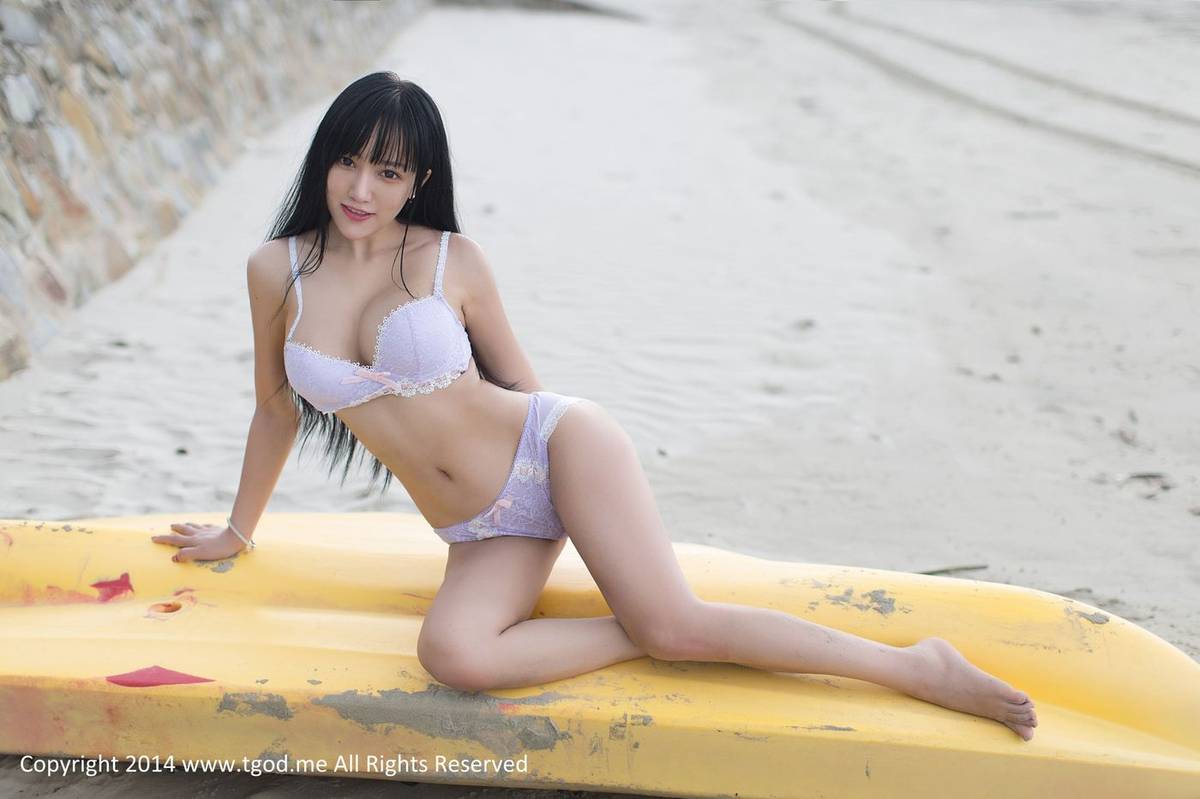 尤蜜荟/推女神宅男女神杨上萱女警司制服诱惑傲人沙巴旅拍-28