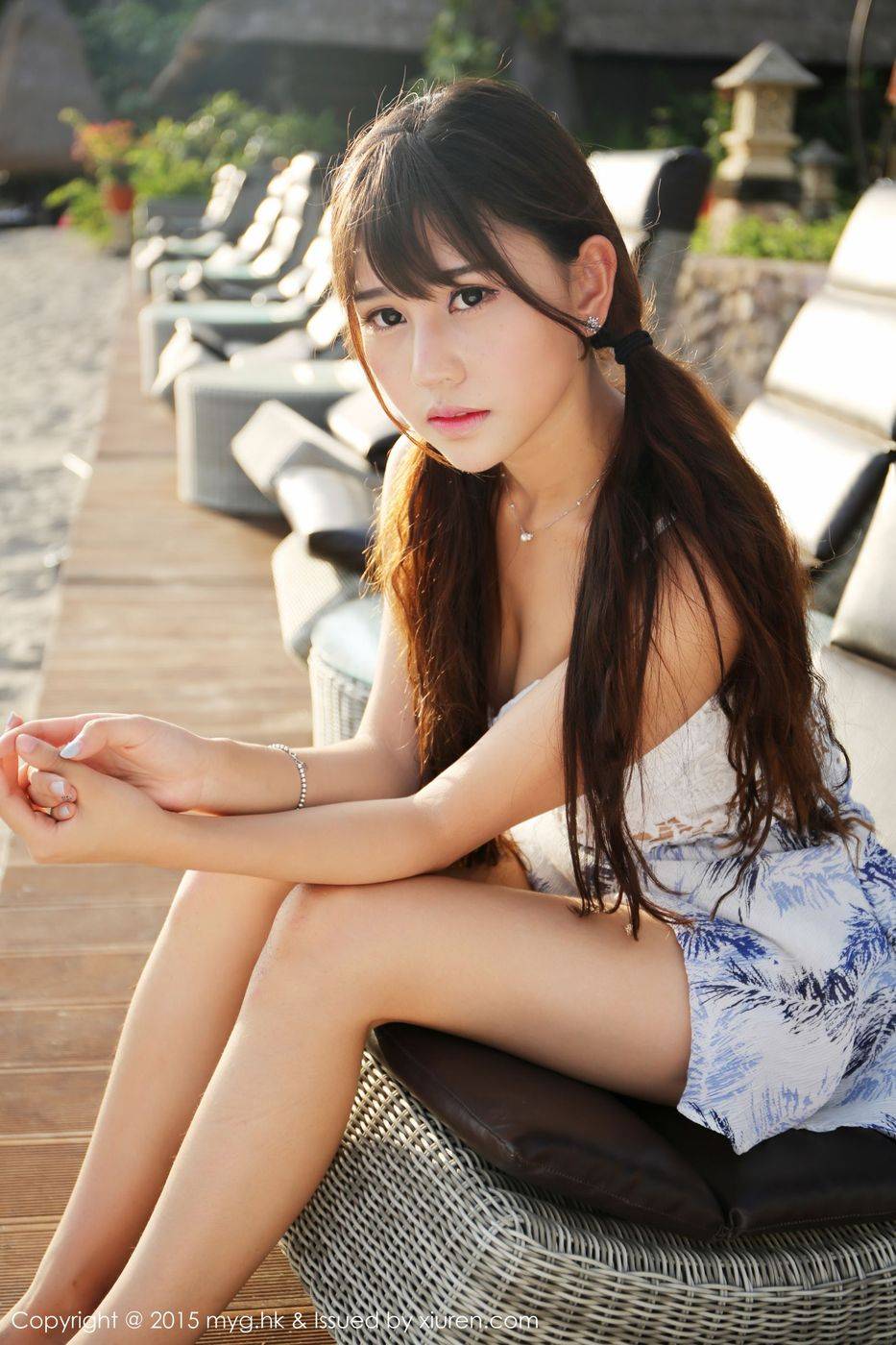 美媛馆性感美女Milk楚楚沙滩吊带碎花裙龙目岛旅拍第三套-9