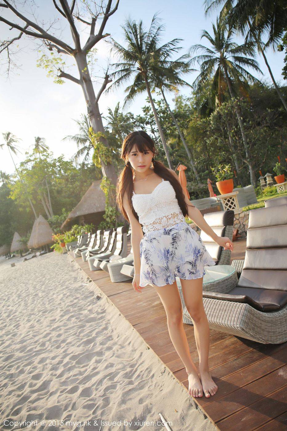 美媛馆性感美女Milk楚楚沙滩吊带碎花裙龙目岛旅拍第三套-14