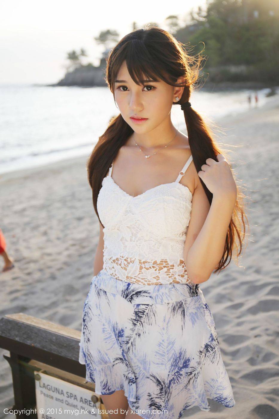 美媛馆性感美女Milk楚楚沙滩吊带碎花裙龙目岛旅拍第三套-24