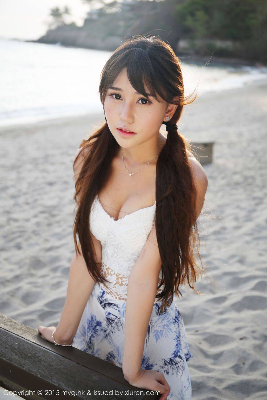美媛馆性感美女Milk楚楚沙滩吊带碎花裙龙目岛旅拍第三套-26
