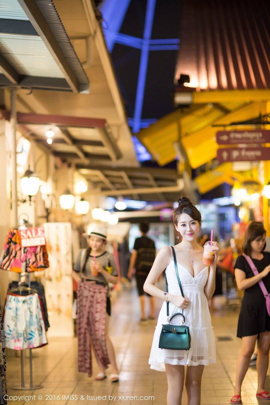 爱蜜社性感女神王曼妮好Q蕾丝透视内衣诱惑泳装街拍