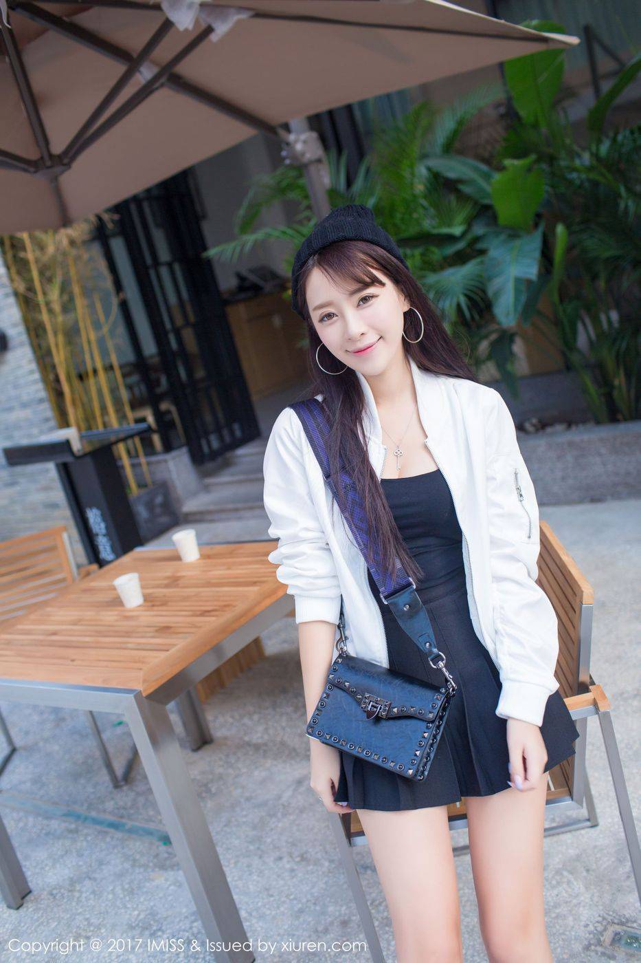 爱蜜社性感美女模特王曼妮好Q吊带热裤街拍系列写真-25