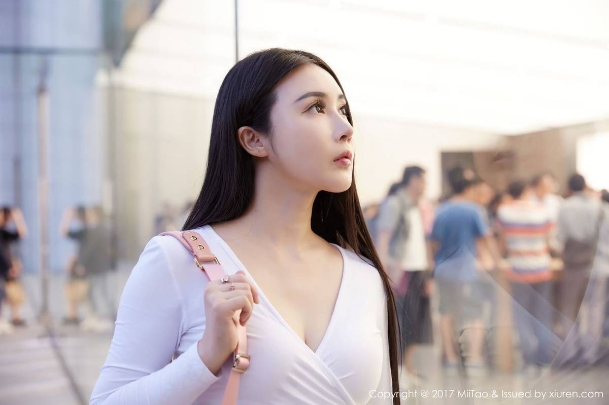 蜜桃社极品女神萱萱Cecilia爆乳诱惑范儿十足街拍-39