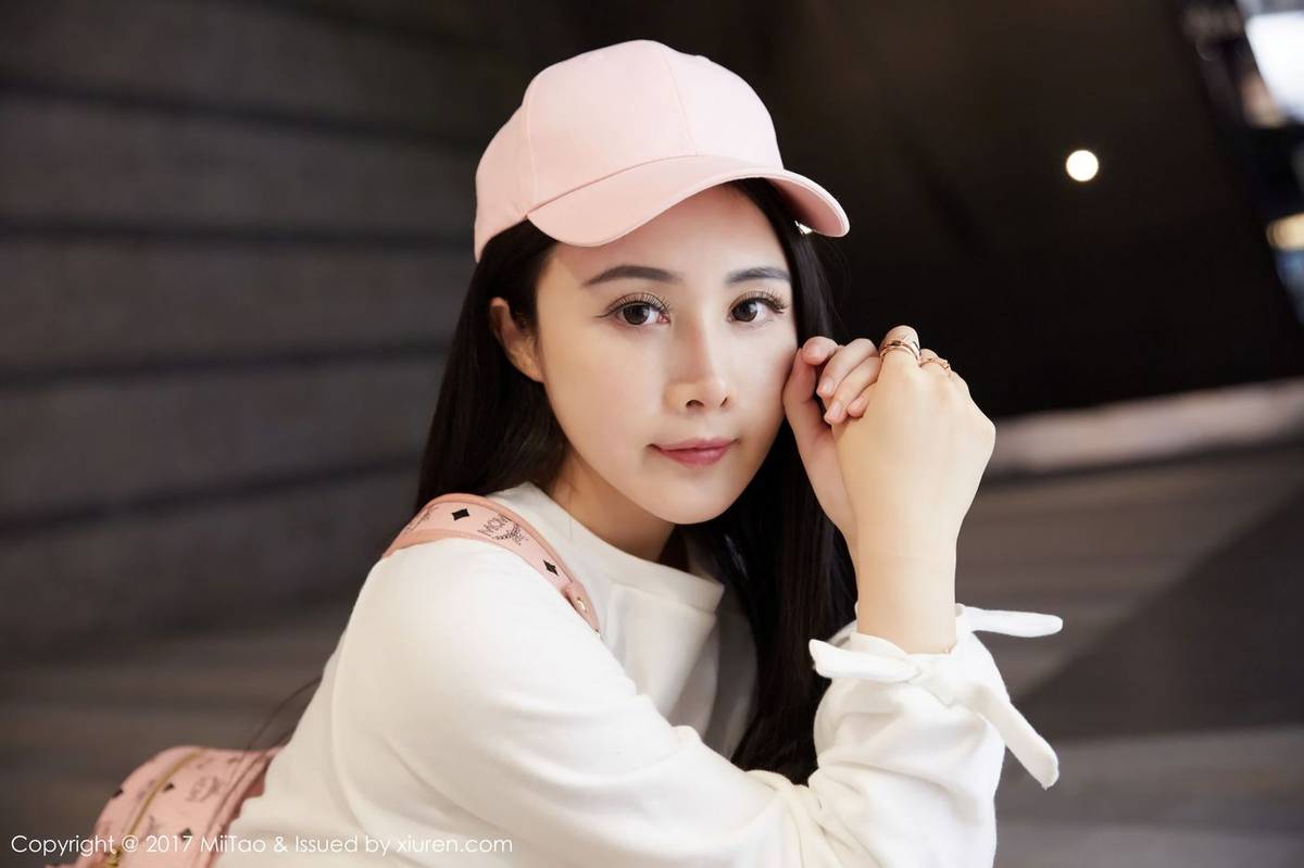 蜜桃社极品女神萱萱Cecilia爆乳诱惑范儿十足街拍-42