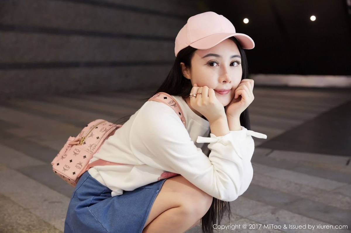 蜜桃社极品女神萱萱Cecilia爆乳诱惑范儿十足街拍-41